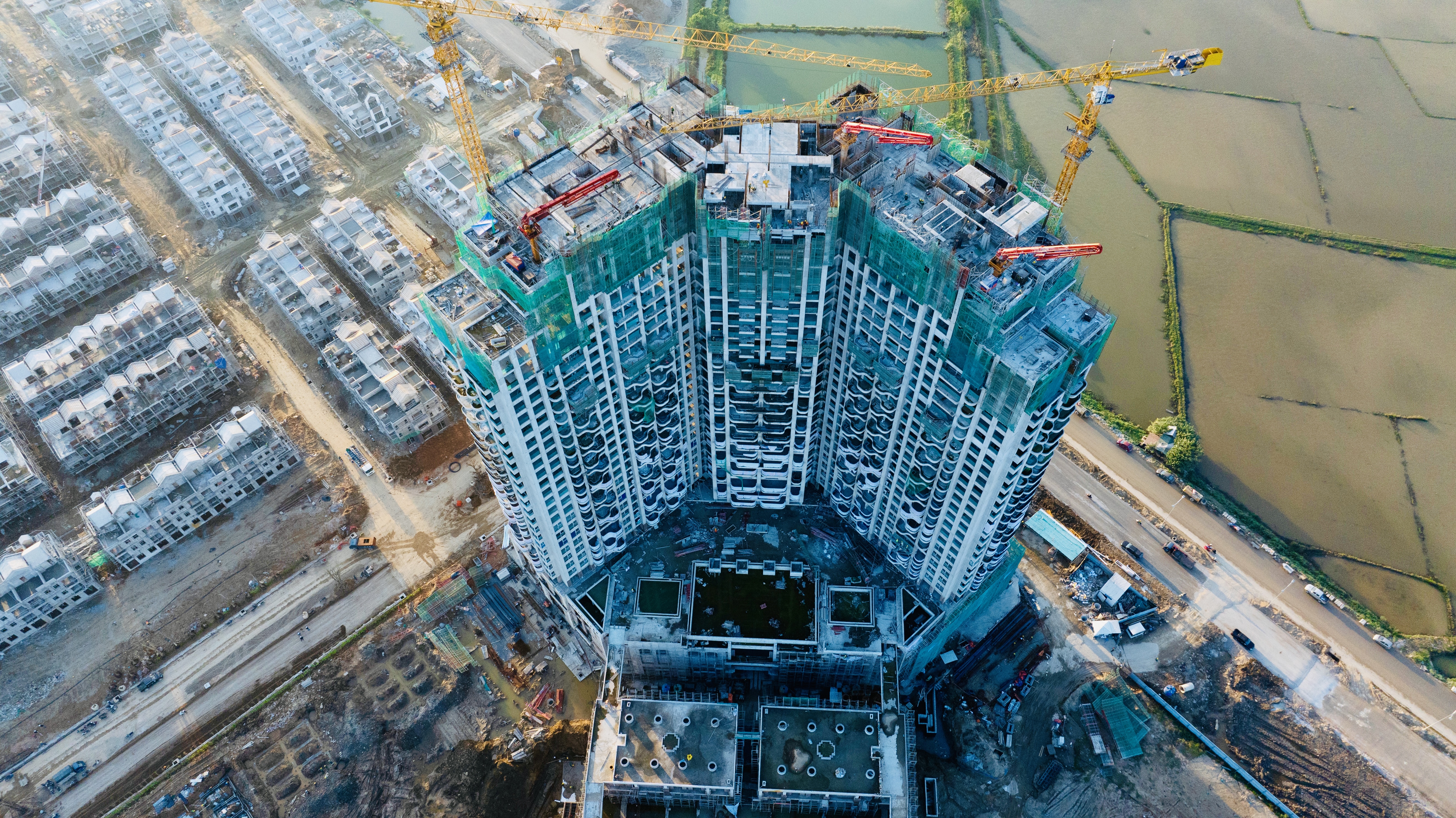 Central Park Residences gây ấn tượng với thiết kế hình cánh buồm và diện tích vườn xanh đến 20.000 m2.