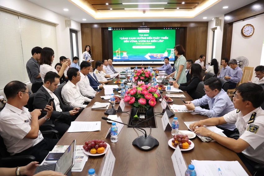 To&agrave;n cảnh buổi tọa đ&agrave;m. Ảnh: Đ&agrave;o Trang