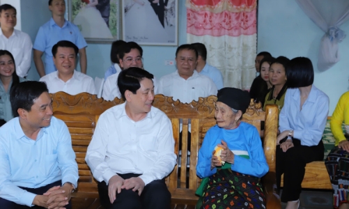 Chủ tịch nước Lương Cường thăm gia đình chính sách và các chiến sĩ biên phòng tại Thanh Hoá