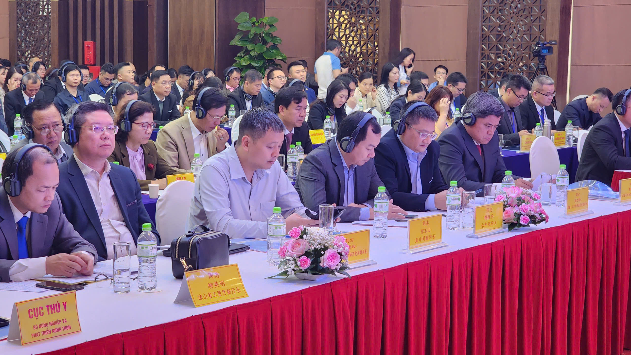 Representatives of both Vietnamese and Chinese authorities as well as both countries' businesses attended the forum. (Photo: Viet An.)