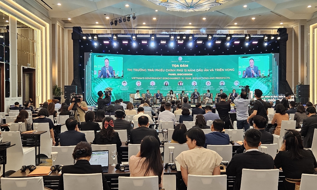 Đại diện các cơ quan quản lý, chuyên gia và đông đảo thành viên thị trường tham dự hội nghị.