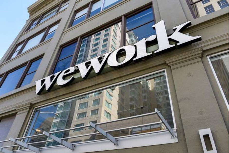 Logo WeWork bên ngoài văn phòng ở San Francisco (California, Mỹ)