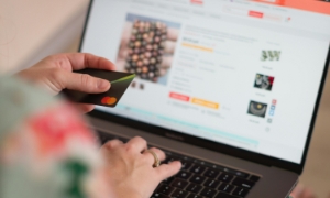 Lừa đảo trực tuyến trở thành mối nguy và làm suy yếu sự tăng trưởng mạnh mẽ của lĩnh vực thương mại điện tử. Nguồn ảnh: Pexels