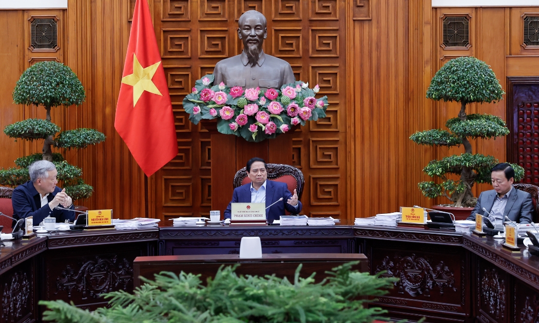 Thủ tướng yêu cầu phải quan tâm phân cấp, phân quyền triệt để cho Hà Nội và TPHCM trong tổ chức thực hiện, huy động nguồn lực và xử lý các vấn đề liên quan - Ảnh: VGP/Nhật Bắc.