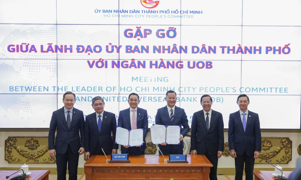 Từ trái sang phải: Ông Sam Cheong, Giám đốc Khối Tư vấn Đầu tư trực tiếp nước ngoài và Kết nối Đối tác, Ngân hàng UOB (Singapore); Ông Pang Te Cheng, Tổng Lãnh sự Singapore tại TP.HCM; Ông Victor Ngo, Tổng Giám đốc Ngân hàng UOB Việt Nam; Ông Trần Phú Lữ, Giám đốc ITPC; Ông Phan Văn Mãi, Chủ tịch Ủy ban nhân dân TP.HCM; Ông Trần Phước Anh, Giám đốc Sở Ngoại vụ TP.HCM.