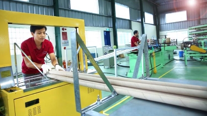 Vietnam sees modest decline in new business registrations in 11 months