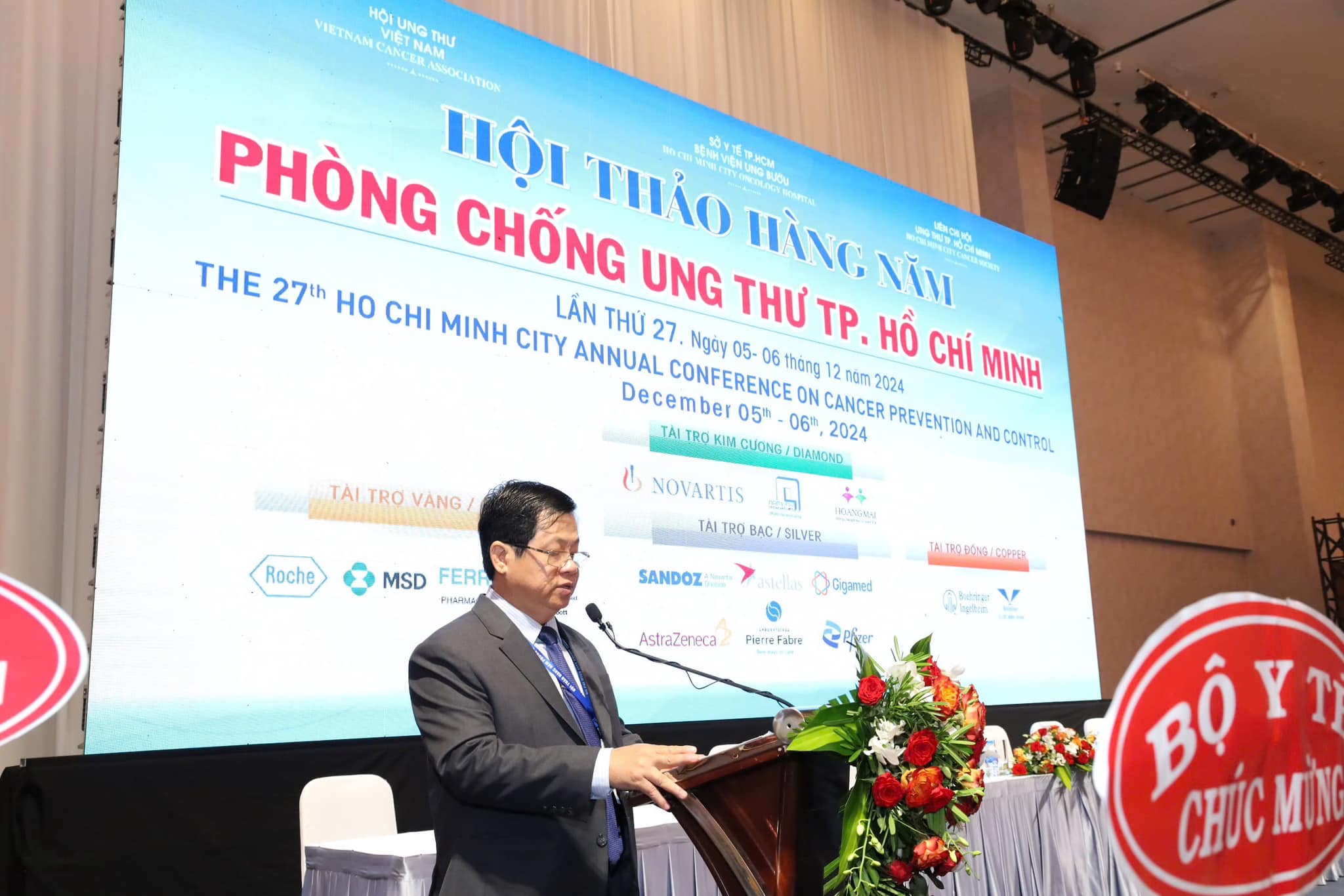 Ts.Bs. Diệp Bảo Tuấn, Giám đốc Bệnh Viện Ung Bướu TP.HCM, phát biểu khai mạc hội nghị.