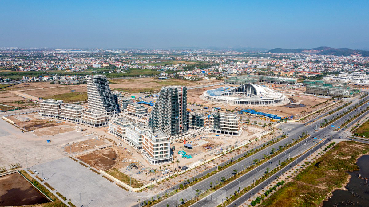 Các dự án trọng điểm Trung tâm Chính trị - Hành chính, Trung tâm Hội nghị - Biểu diễn được đầu tư tại Khu đô thị mới Bắc sông Cấm là những công trình trọng điểm được ưu tiên.