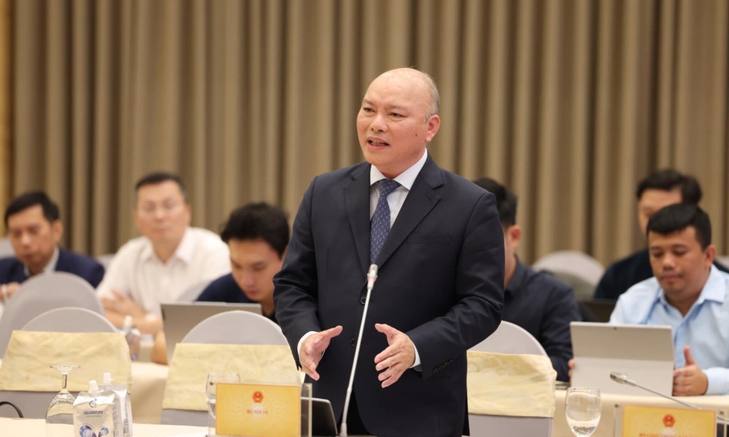 Chánh văn phòng Bộ Nội vụ Vũ Đăng Minh cho biết Bộ đang tập trung làm ngày làm đêm cùng với các bộ ngành để xây dựng phương án sắp xếp, với tinh thần vừa chạy vừa xếp hàng.
