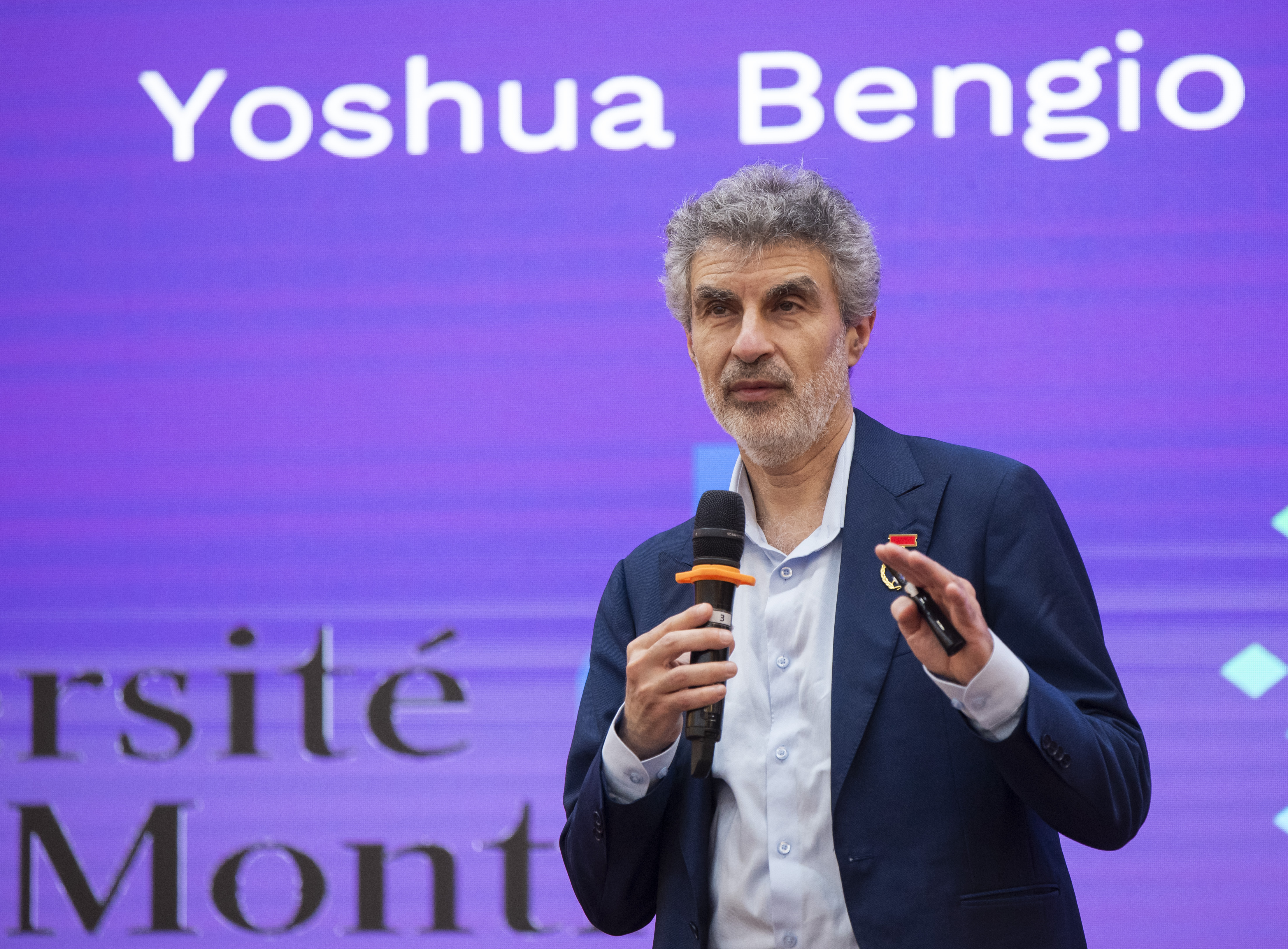 GS. Yoshua Bengio: “Chúng tôi vẫn ủng hộ thúc đẩy sự phát triển của AI, nhưng là một cách an toàn”.