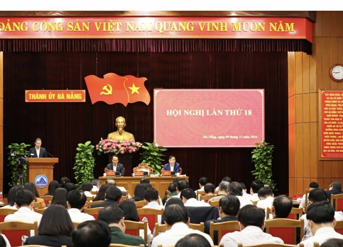 Toàn cảnh hội nghị Thành ủy Đà Nẵng lần thứ 18 diễn ra sáng ngày 9/12.