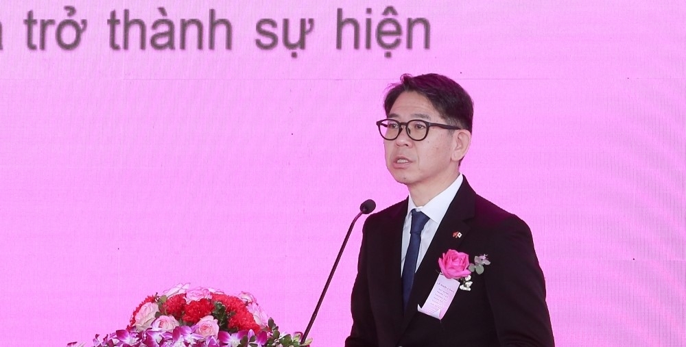 &Ocirc;ng Isobe Daisuke, Gi&aacute;m đốc, Tổng quản l&yacute; điều h&agrave;nh khối kinh doanh nước ngo&agrave;i của C&ocirc;ng ty TNHH AEON MALL ph&aacute;t biểu tại buổi lễ.