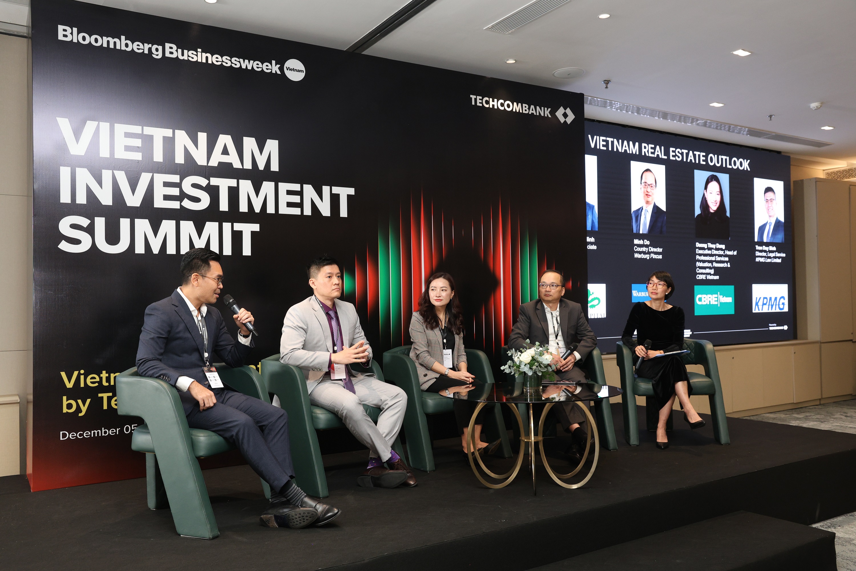 Các diễn giả tại sự kiện “Vietnam Investment Summit năm 2024”.