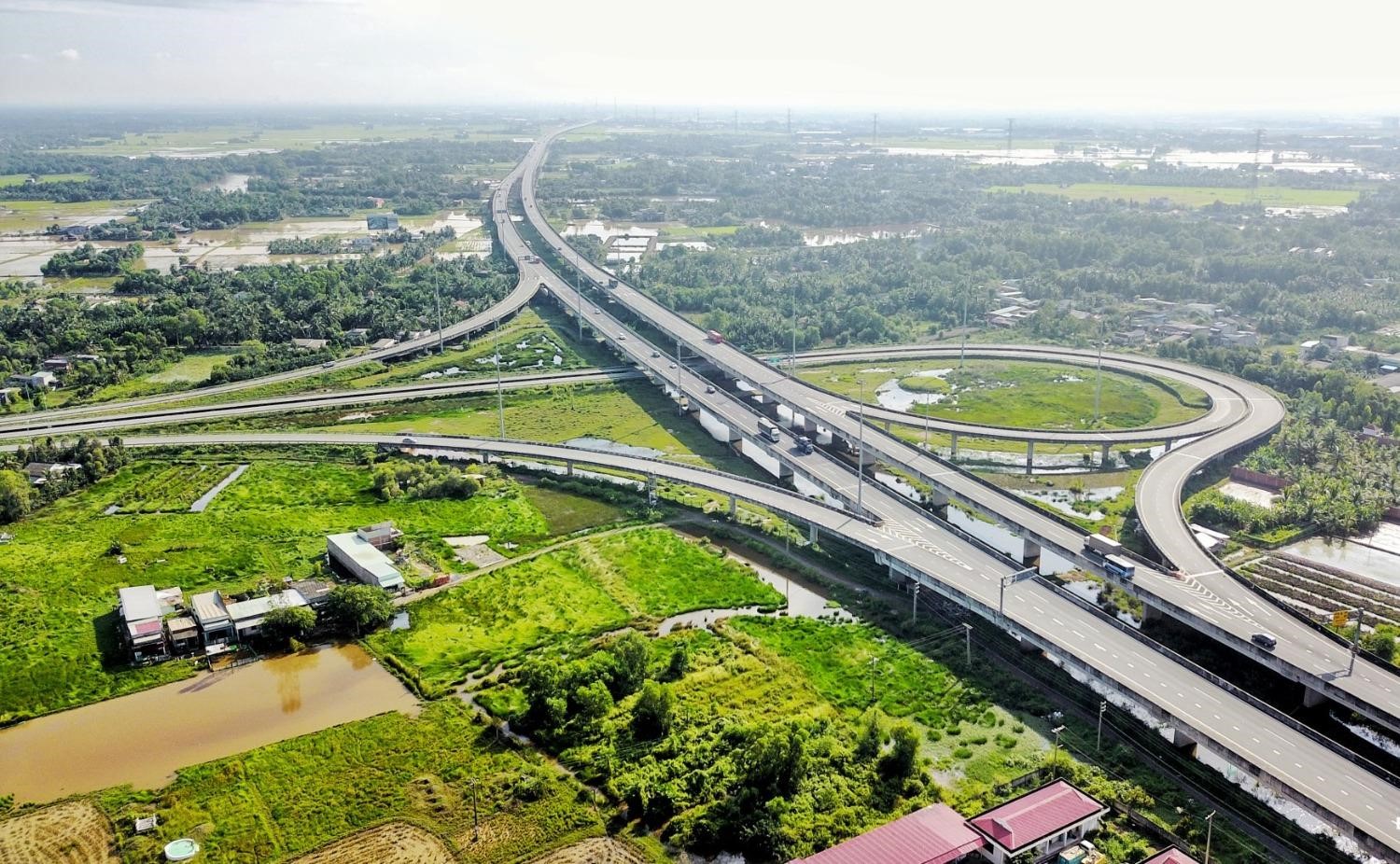 Hạ tầng giao th&ocirc;ng l&agrave; &ldquo;c&uacute; h&iacute;ch&rdquo; tạo đ&agrave; ph&aacute;t triển gi&aacute; trị bất động sản tại c&aacute;c khu vực.