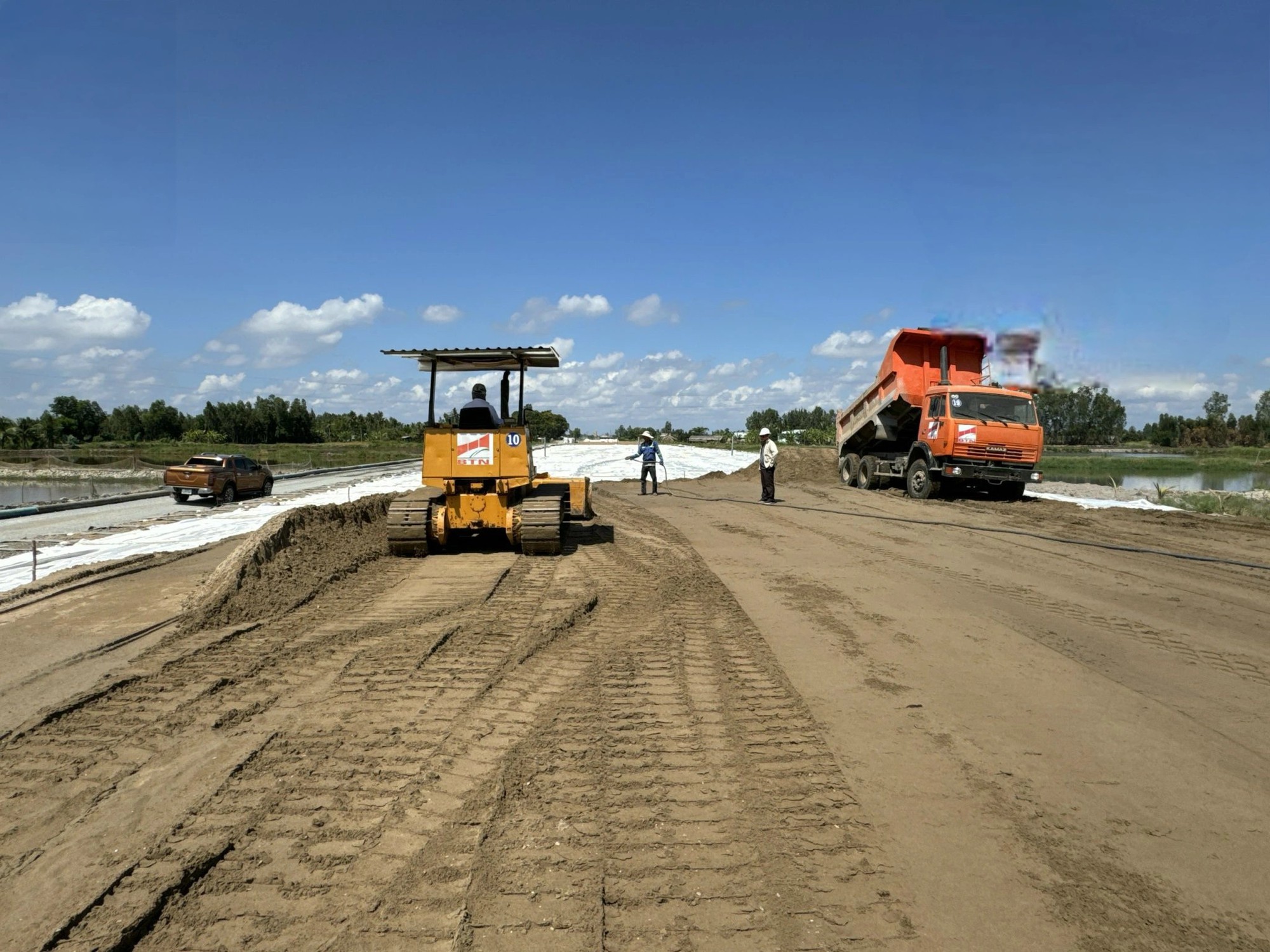 Tổng nhu cầu vật liệu cát đắp nền dự án cáo tốc Cần Thơ - Cà Mau khoảng 18,6 triệu m3 - Ảnh minh họa