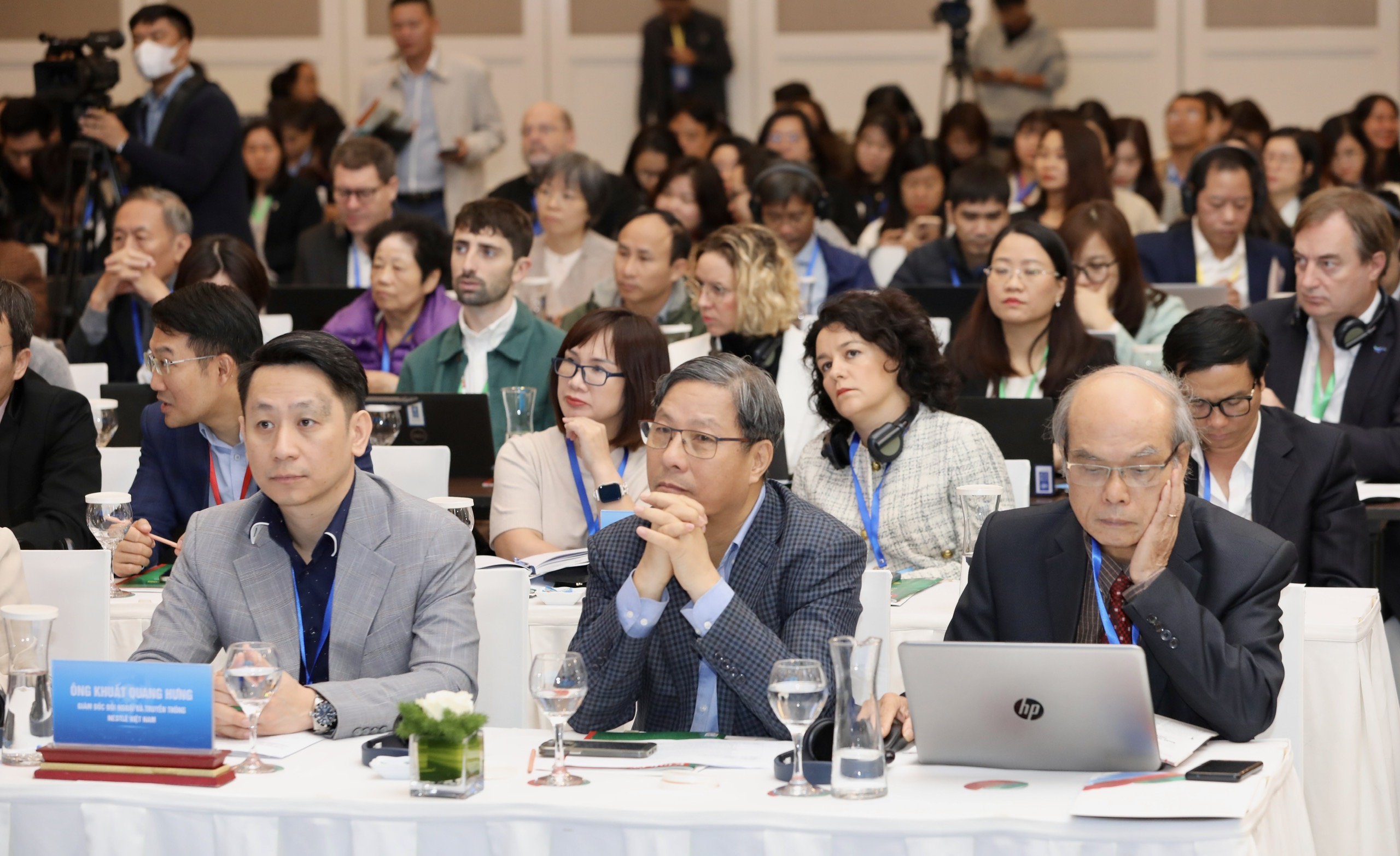 Các đại biểu tham dự Diễn đàn Kinh tế tuần hoàn Việt Nam lần thứ 3 (năm 2024) . Ảnh: Việt Dũng.