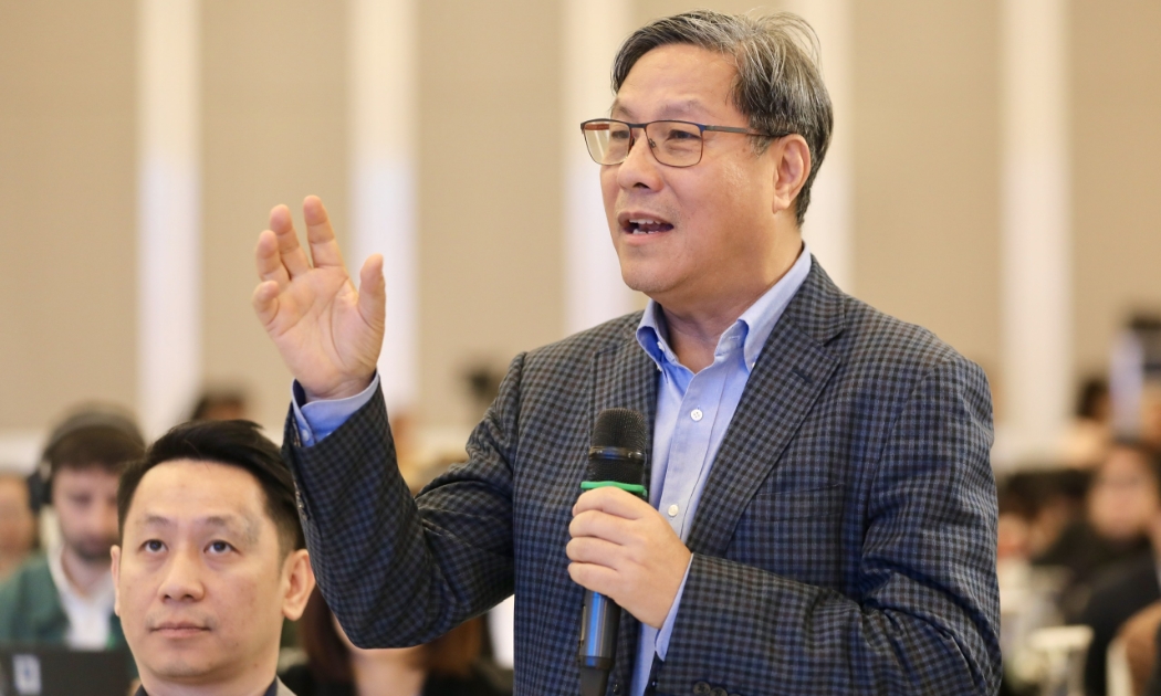 Ông Đặng Huy Đông, Viện trưởng Viện nghiên cứu Quy hoạch và Phát triển, nguyên Thứ trưởng Bộ Kế hoạch và Đầu tư trao đổi ý kiến tại Diễn đàn Kinh tế tuần hoàn 2024.