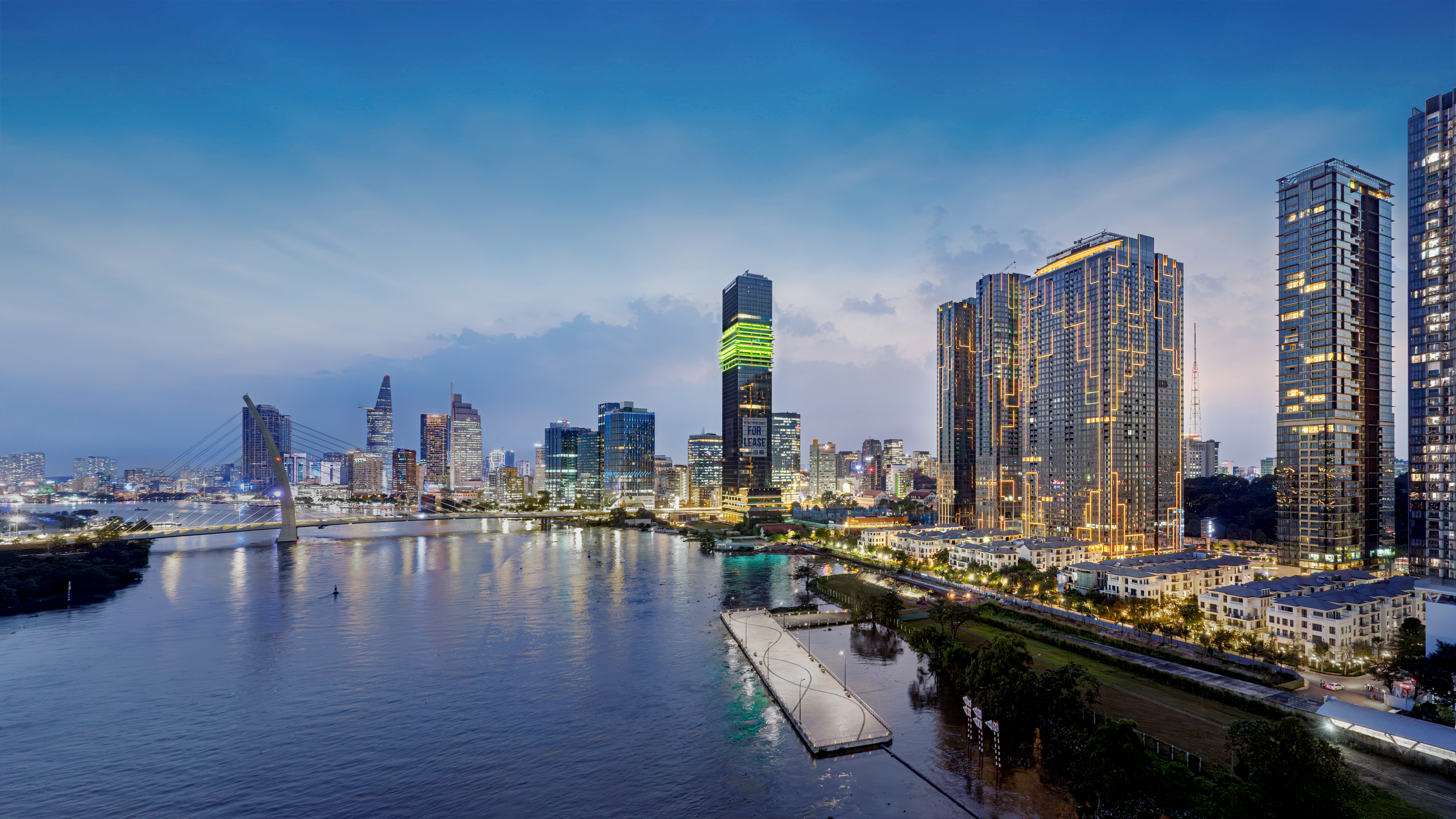 Hệ đèn LED hình cây gòn - điểm nhấn đặc trưng của Grand Marina, Saigon.