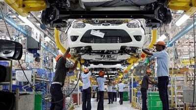 Challenges to manufacturing sector in digital transformation