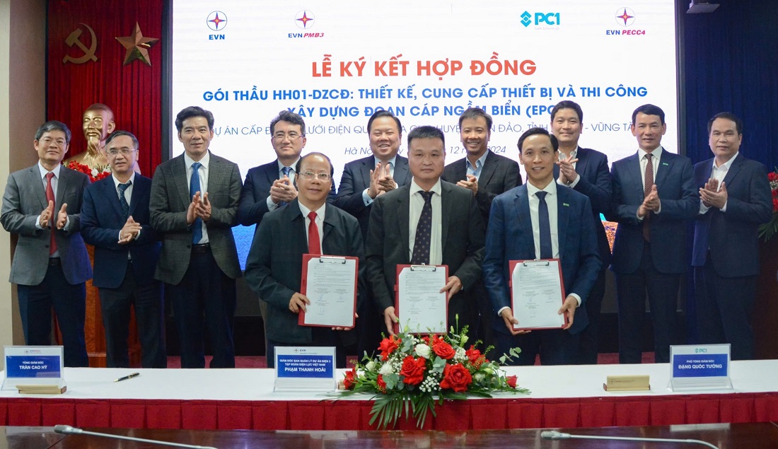 Lễ k&yacute; kết hợp đồng G&oacute;i thầu HH01-DZCĐ thuộc Dự &aacute;n Cấp điện từ lưới điện quốc gia cho huyện C&ocirc;n Đảo, tỉnh B&agrave; Rịa - Vũng T&agrave;u.