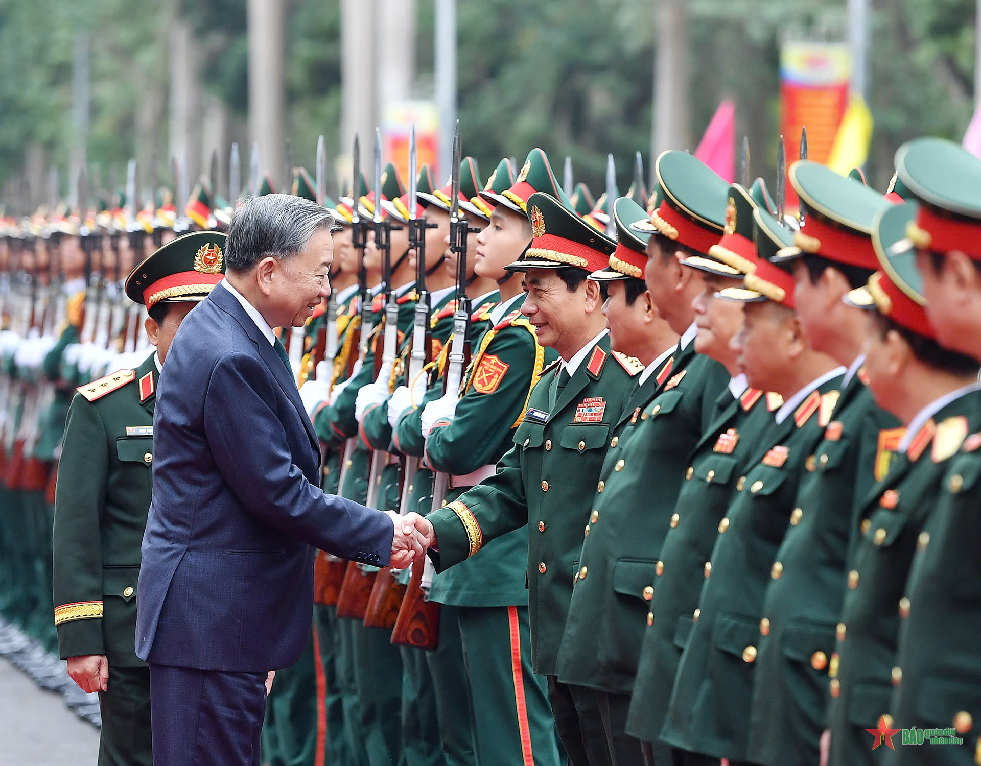 Lãnh đạo Bộ Quốc phòng đón Tổng Bí thư Tô Lâm, Bí thư Quân ủy Trung ương đến dự Lễ kỷ niệm. TTXVN