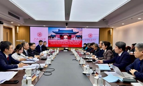 Hợp tác đào tạo nhân lực về đường sắt tốc độ cao với Đại học Giao thông Thượng Hải