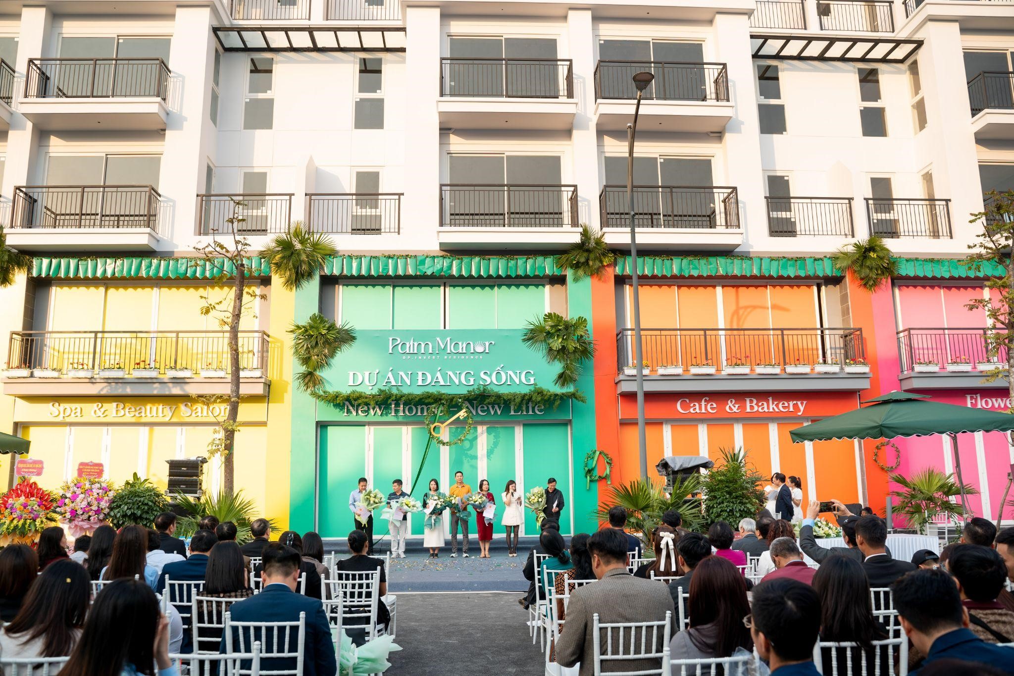 Palm Manor b&agrave;n giao nh&agrave; v&agrave; Sổ đỏ cho kh&aacute;ch h&agrave;ng.