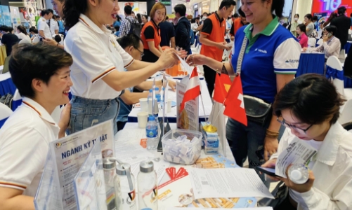 Một số ngành nghề sẽ “khát” nhân lực trong năm 2025