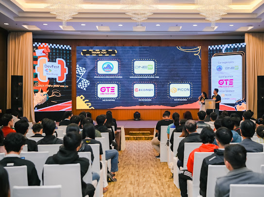 Toàn cảnh khai mạc sự kiện GDG DevFest MienTrung 2024.