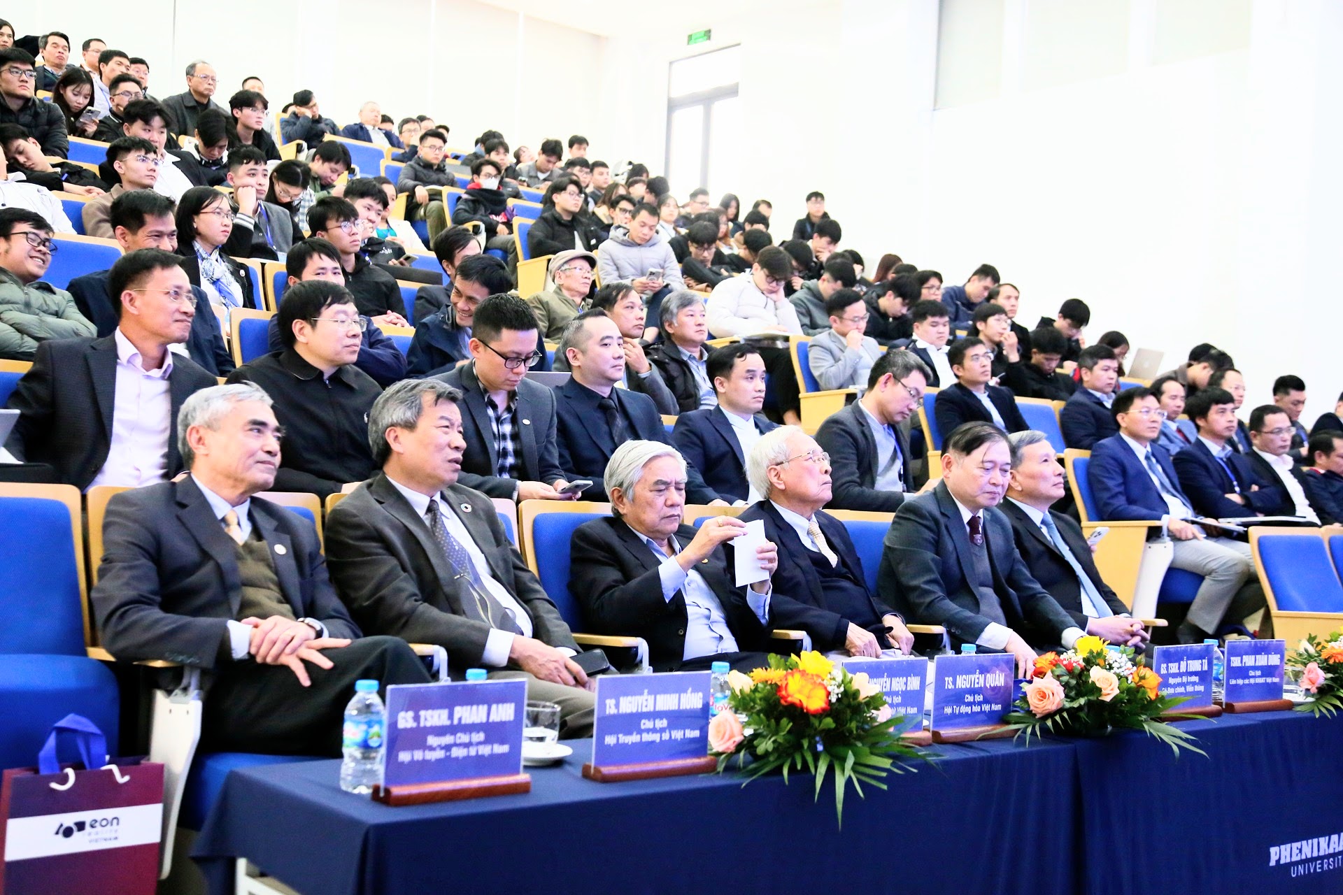REV-ECIT là hội nghị khoa học thường niên của Hội Vô tuyến - Điện tử Việt Nam, bắt đầu từ năm 1990