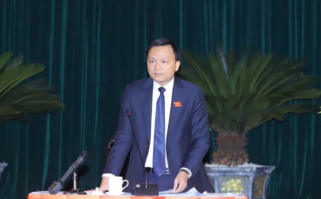 Ông Lê Minh Nghĩa, Giám đốc Sở Kế hoạch và Đầu tư Thanh Hoá, trả lời chất vấn