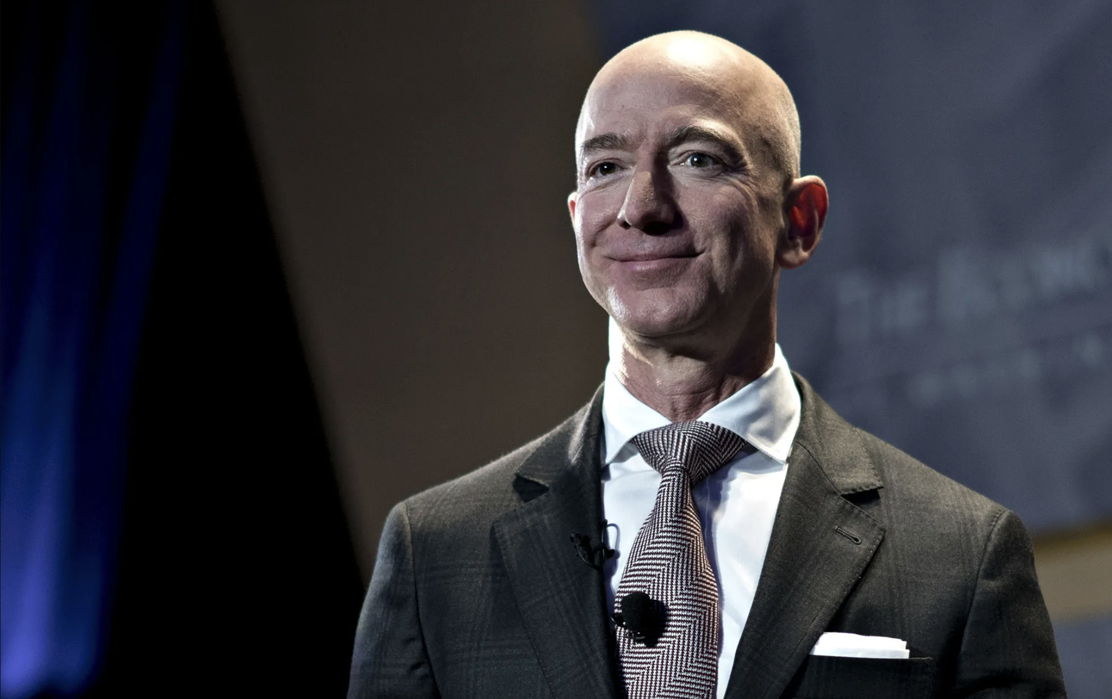 Nhà sáng lập Jeff Bezos của Bloomberg từng có mối quan hệ không mấy êm đẹp với ông Trump - Ảnh: Bloomberg.