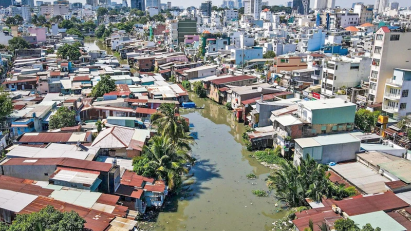 HCMC aims to relocate 46,000 houses built along waterways by 2030