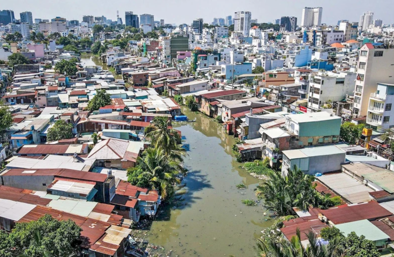 HCMC aims to relocate 46,000 houses built along waterways by 2030