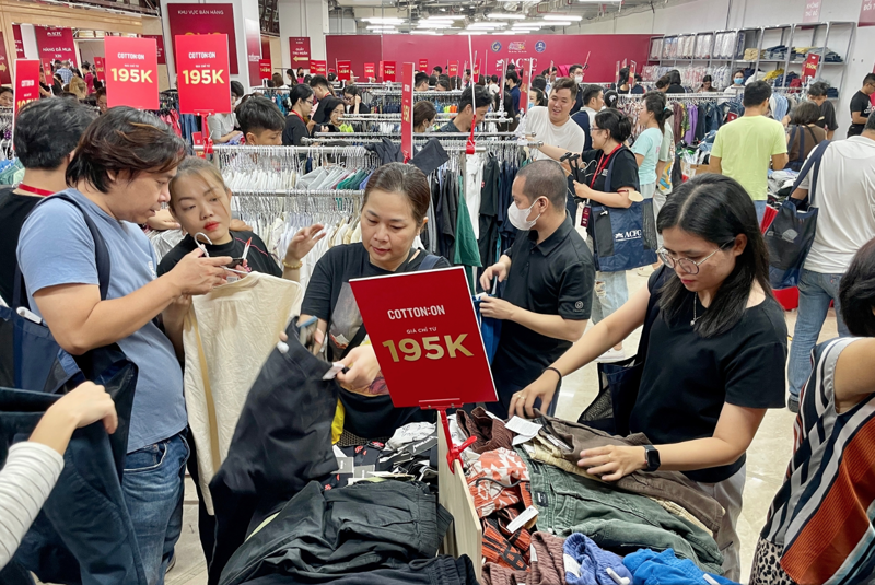 Luxury brands slash prices up to 80% in HCMC mega sale