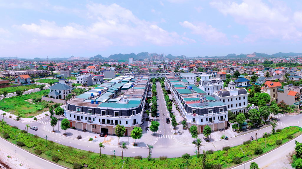Thành phố Đông Triều (Quảng Ninh) phát huy những lợi thế thành phố trẻ thu hút các nhà đầu tư lớn (Nguồn: Báo Quảng Ninh).