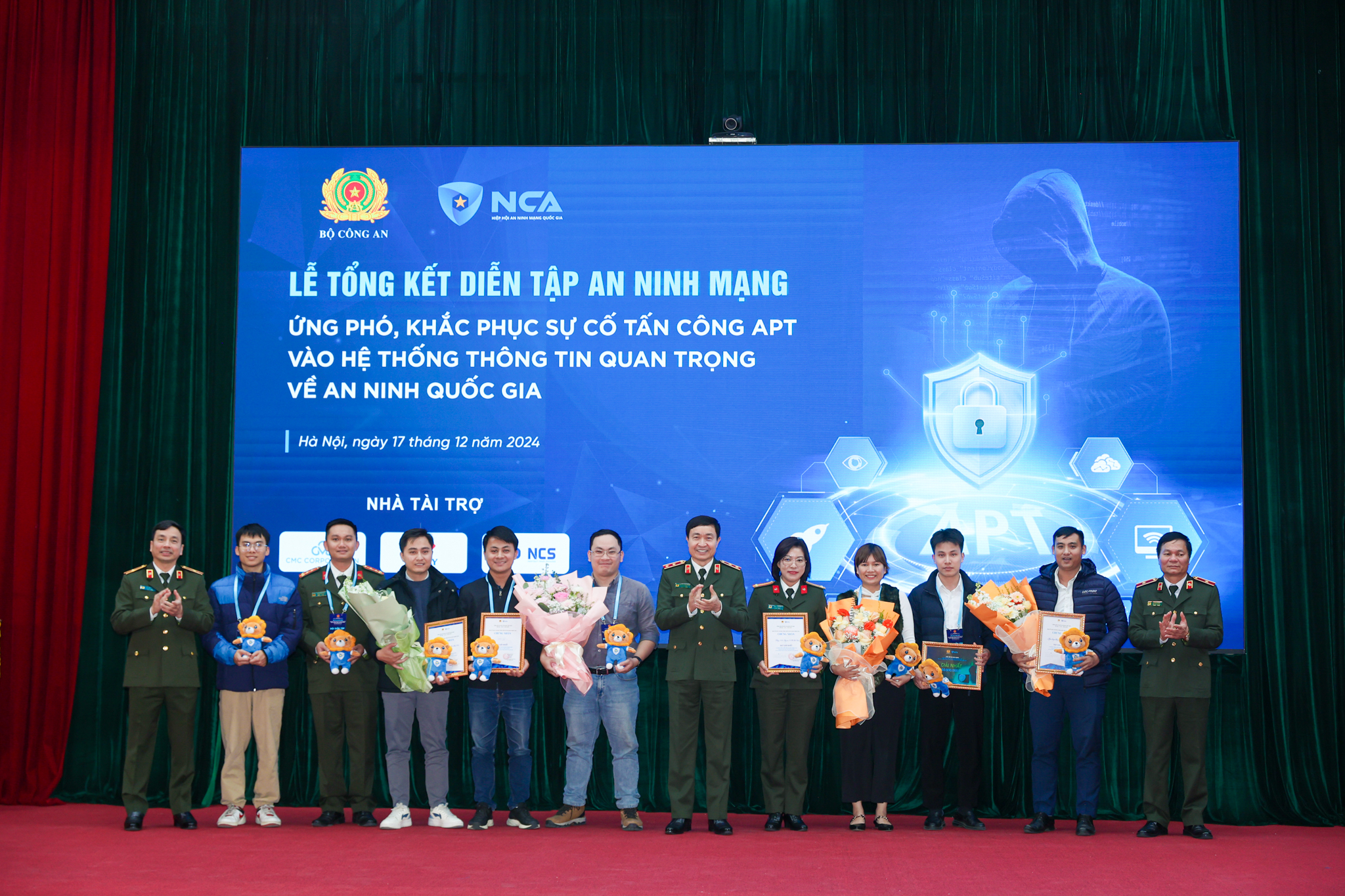 Đội đạt giải nhất tại Diễn tập an ninh mạng 