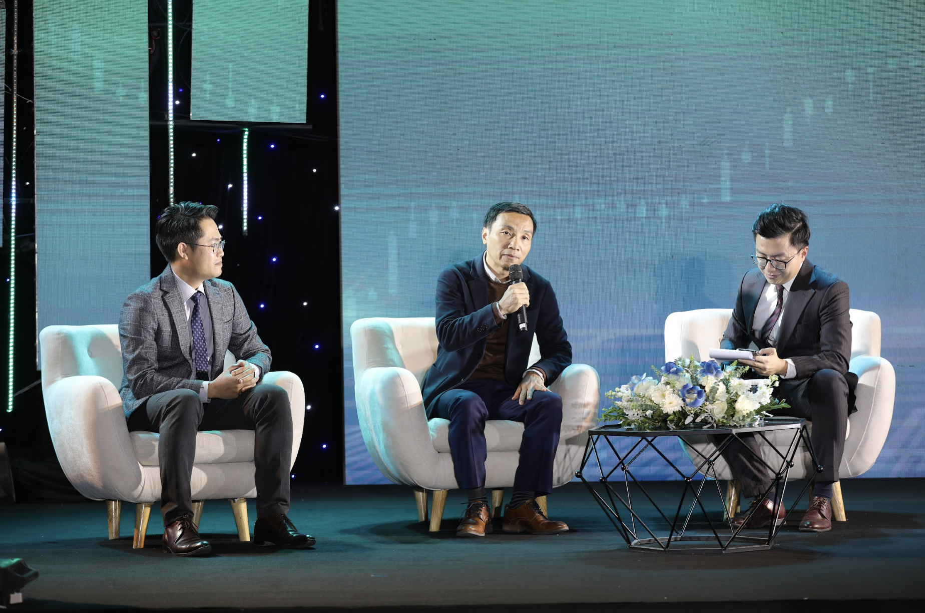 Hội thảo VPBankS Talk #4: Vững vàng vượt sóng gió diễn ra chiều 16/12.