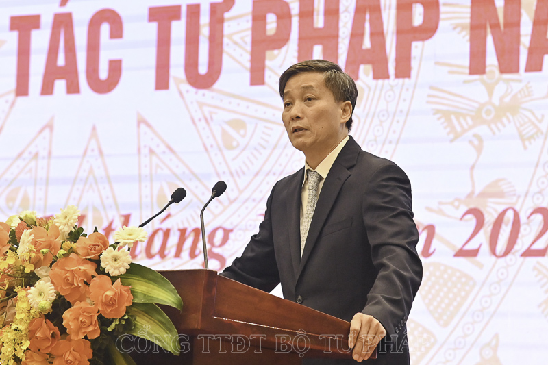 Thứ trưởng Nguyễn Khánh Ngọc quán triệt Kết luận của đồng chí Tổng Bí thư Tô Lâm tại buổi làm việc với Ban cán sự đảng Bộ Tư pháp. Ảnh: MOJ.