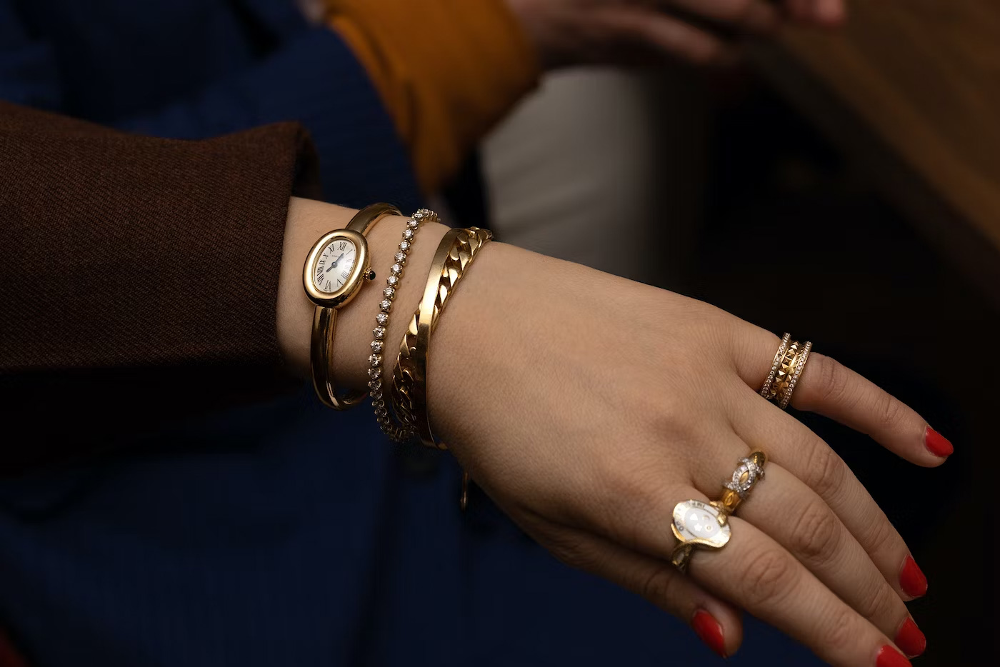 Mẫu đồng hồ cổ điển Baignoire của Cartier đang được nhiều phụ nữ săn đón.