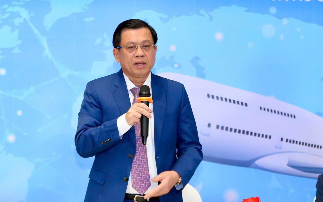 Thứ trưởng Bộ Lao động &ndash; Thương binh v&agrave; X&atilde; hội Nguyễn B&aacute; Hoan ph&aacute;t biểu tại tọa đ&agrave;m. Ảnh: Ho&agrave;ng Triều.