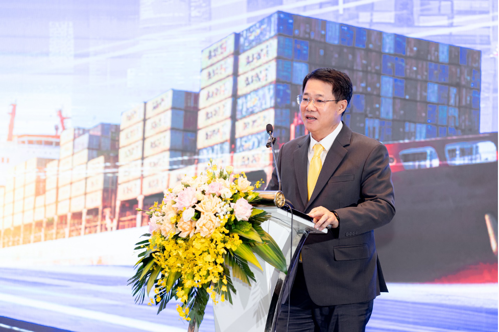 Mr. Nguyen Truong Giang, Chairman of the Members' Council of Vietnam Post Corporation, speaks at the Signing Ceremony  
