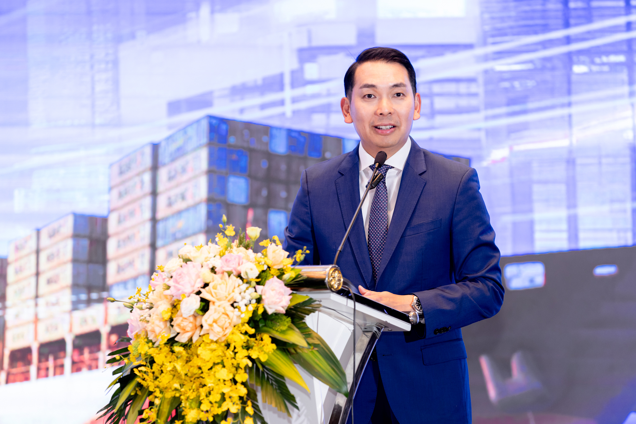 Tiến sĩ Yap Kwong Weng, CEO Việt Nam SuperPort&trade; ph&aacute;t biểu tại buổi lễ k&yacute; kết.