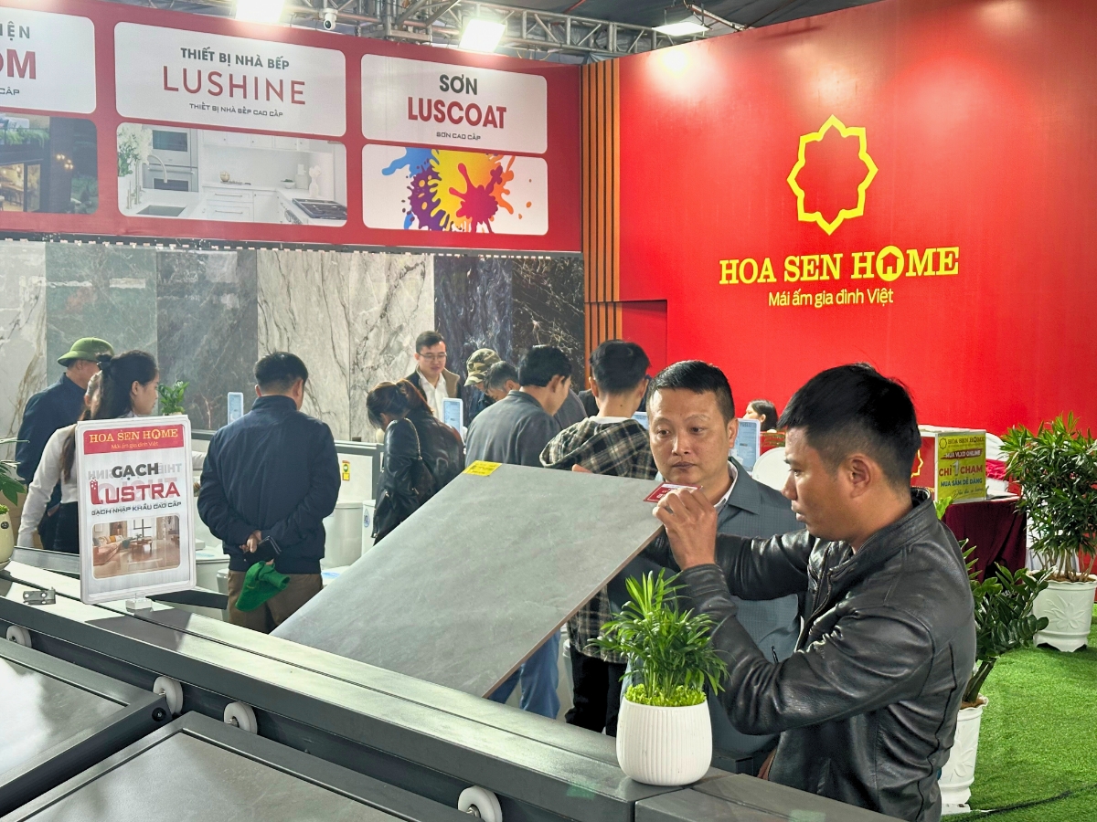 Hệ thống Siêu thị Hoa Sen Home với nhiều sản phẩm đa dạng đã trở thành lựa chọn tin cậy của nhiều khách hàng khi mua sắm vật liệu xây dựng và nội thất cho gia đình.