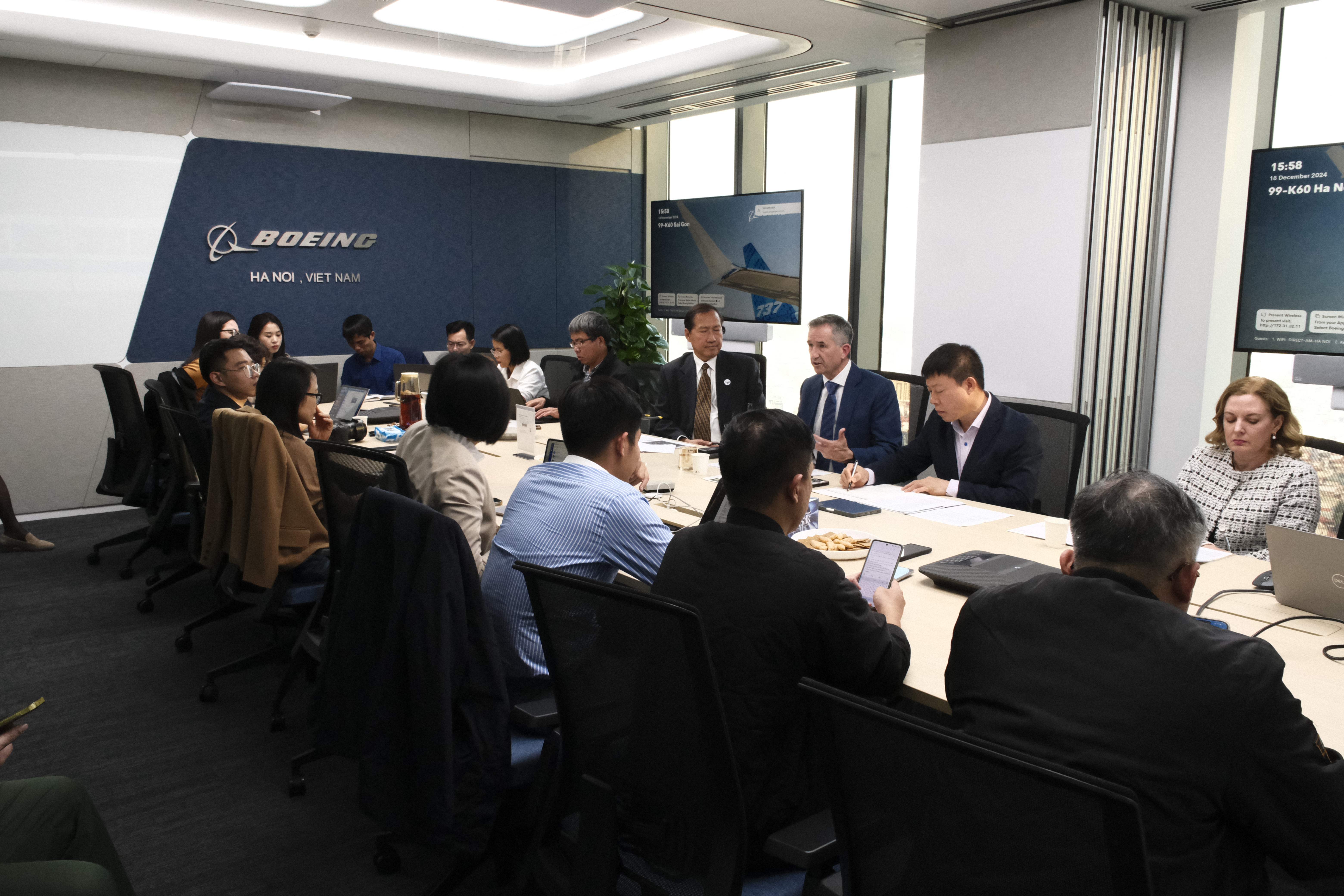 Đại diện Boeing chia sẻ với báo chí về các kế hoạch hợp tác với Việt Nam trong tương lai vào chiều 18/12.