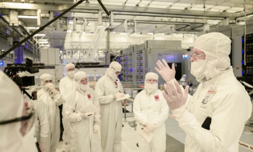 Nga tham vọng sản xuất máy in quang khắc, tranh giành thị phần với ASML