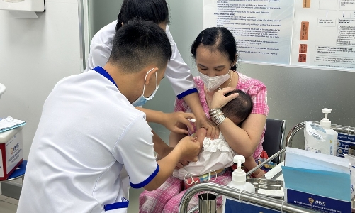 Bộ Y tế nêu giải pháp cho trẻ mắc sởi khi chưa đủ tuổi tiêm vaccine