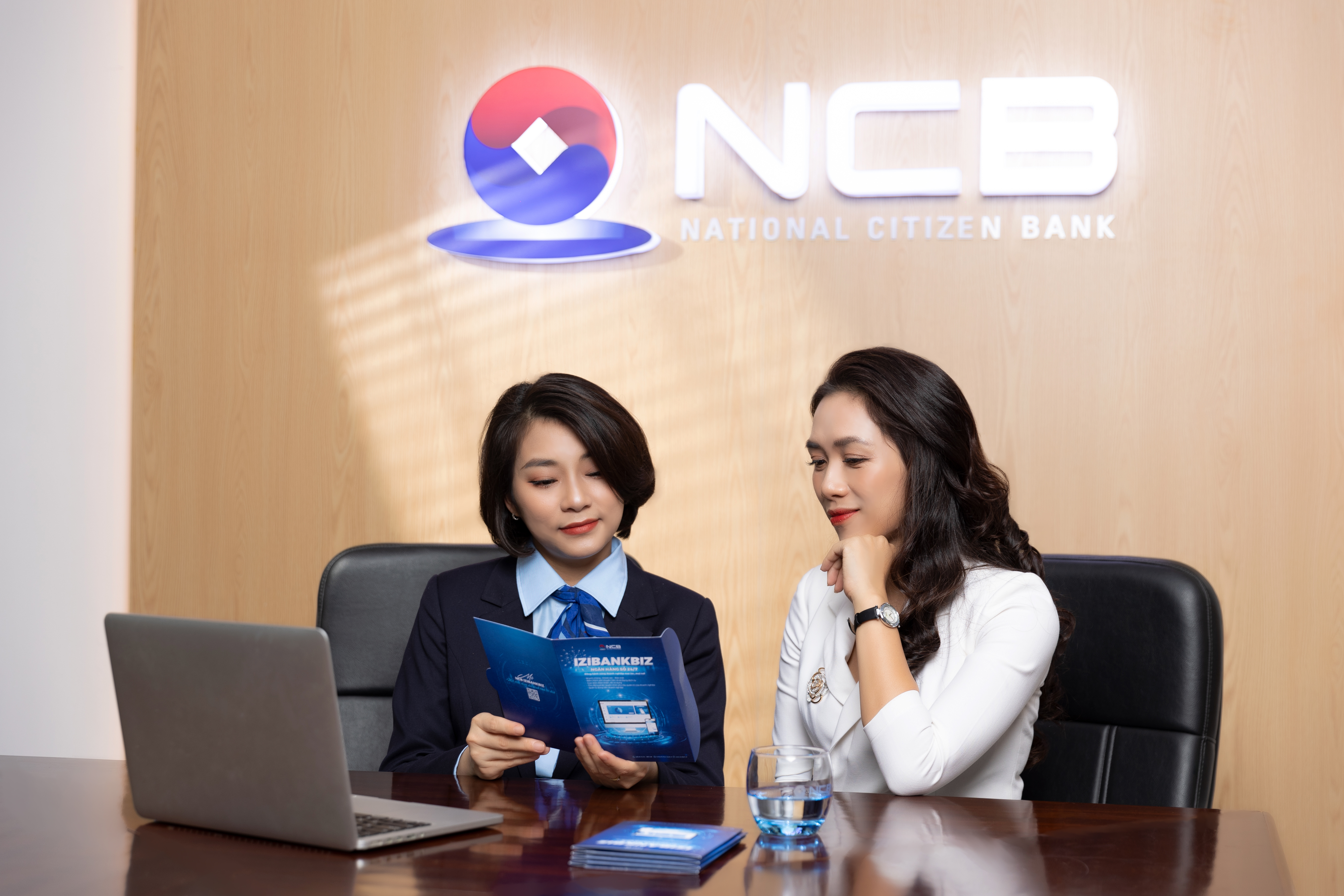 NCB iziBankbiz được thiết kế chuy&ecirc;n biệt cho kh&aacute;ch h&agrave;ng doanh nghiệp, đ&aacute;p ứng nhu cầu quản trị chủ động của c&aacute;c doanh nh&acirc;n bận rộn.