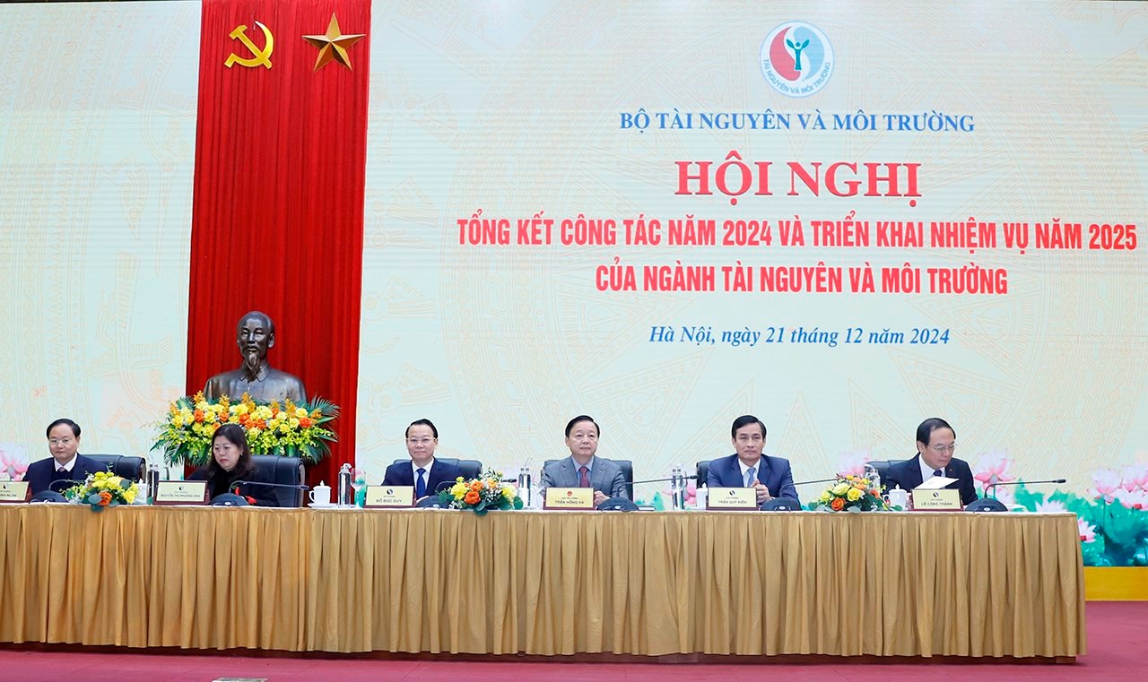 Phó Thủ tướng Chính phủ Trần Hồng Hà dự Hội nghị.