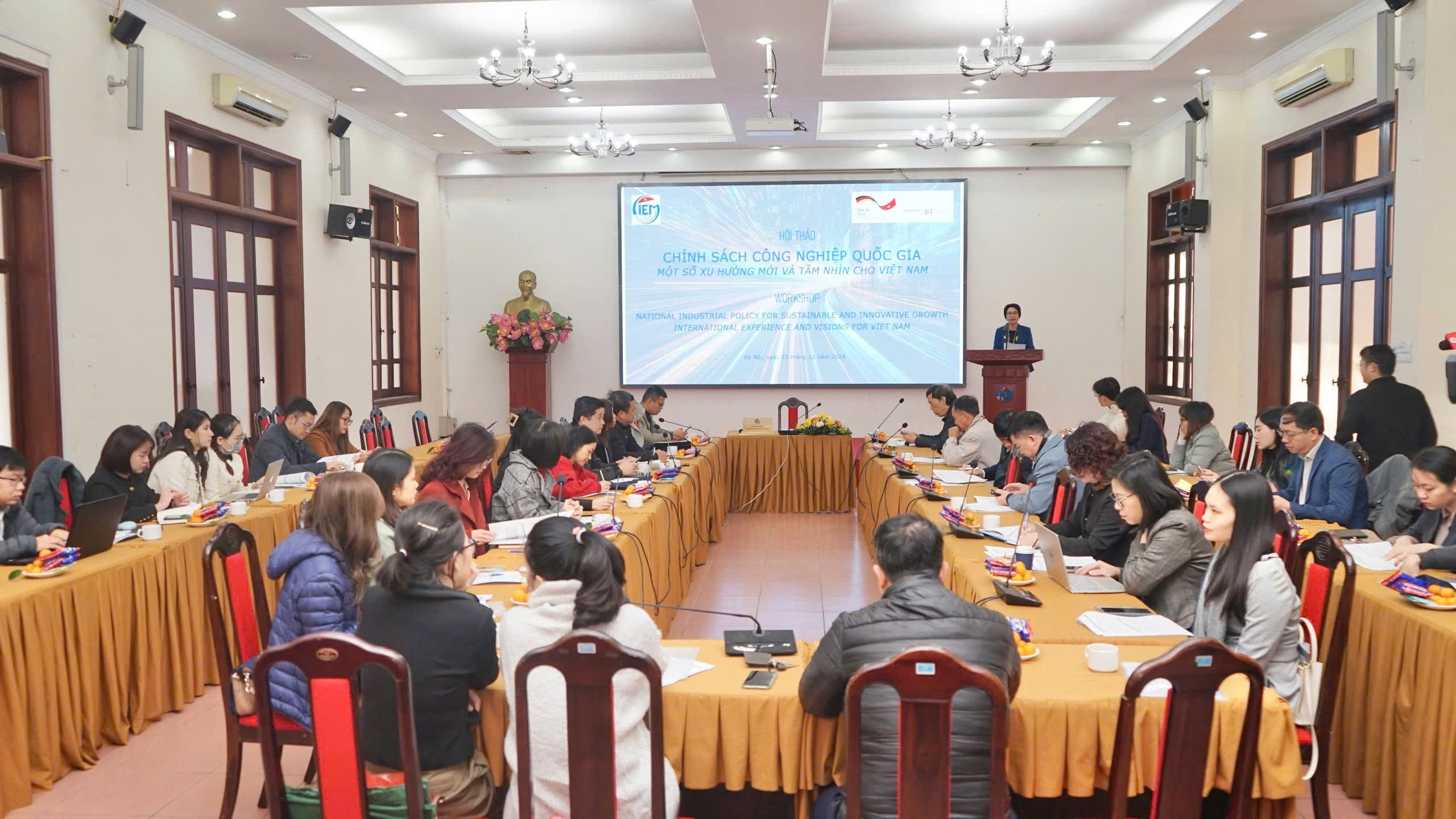 Toàn cảnh tọa đàm.
